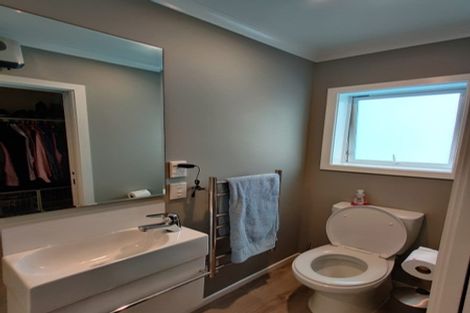 Photo of property in 2/20 Glanmire Road, Newlands, Wellington, 6037