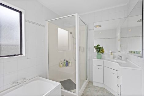 Photo of property in 2/19 Stanley Avenue, Milford, Auckland, 0620