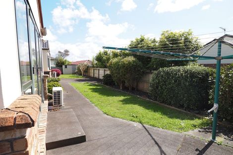 Photo of property in 9 Graven Court, Henderson, Auckland, 0612