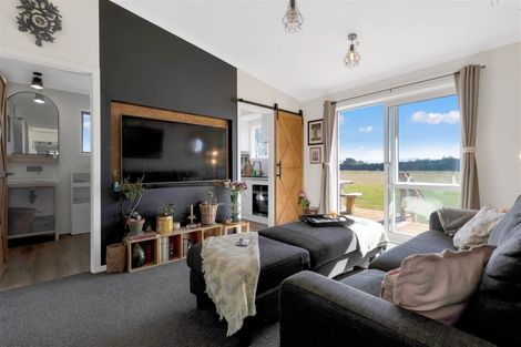 Photo of property in 1423 Poyntzs Road, West Eyreton, Rangiora, 7475