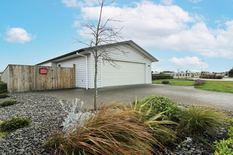 Photo of property in 2 Routhan Way, Carterton, 5713