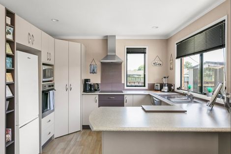 Photo of property in 24 Leon Street, Riverdale, Gisborne, 4010