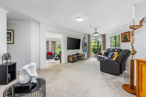 Photo of property in 5 Springwater Vale, Unsworth Heights, Auckland, 0632