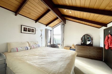 Photo of property in 32 Cron Avenue, Te Atatu South, Auckland, 0610