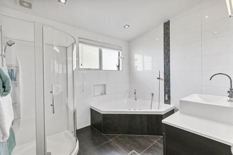 Photo of property in 31 Stillwater Crescent, Stillwater, Silverdale, 0993