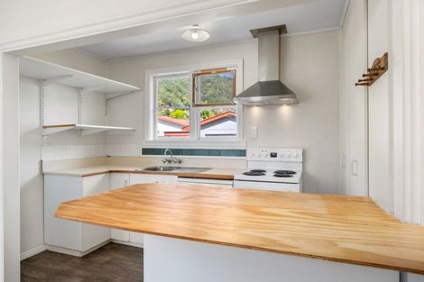 Photo of property in 27 Oxford Street, Picton, 7220