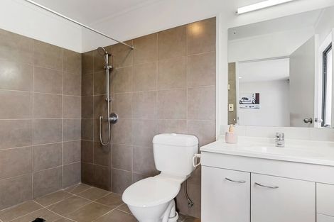 Photo of property in 3/8 Tuscany Way, Te Atatu Peninsula, Auckland, 0610