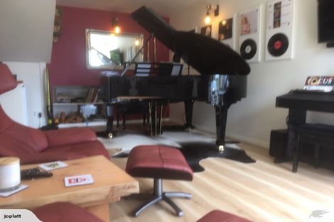 Photo of property in 31 Squirrel Lane, Browns Bay, Auckland, 0630