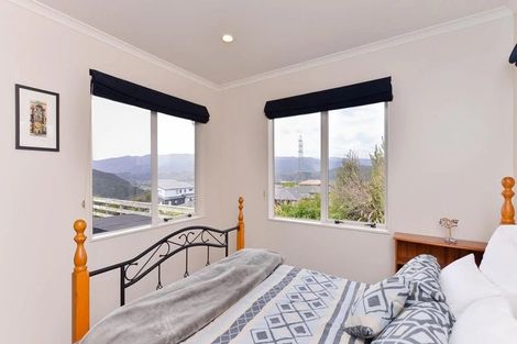 Photo of property in 31 Mcewen Crescent, Riverstone Terraces, Upper Hutt, 5018