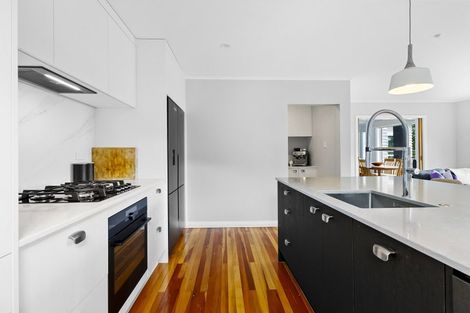 Photo of property in 9 Rona Street, Eastbourne, Lower Hutt, 5013