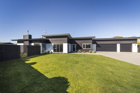 Photo of property in 14 Doncaster Court, Awapuni, Palmerston North, 4412