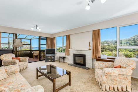 Photo of property in 22 Bushey Way, Maungaraki, Lower Hutt, 5010