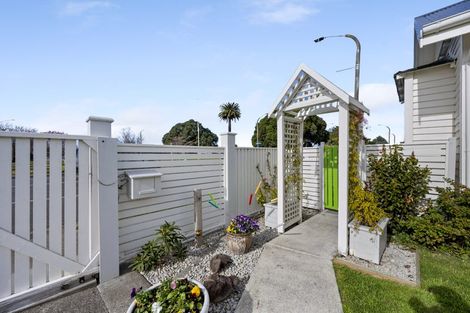 Photo of property in 6 Avondale Road, Taradale, Napier, 4112