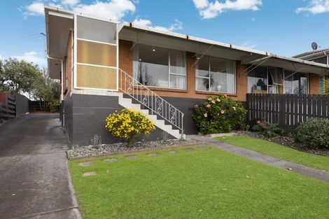 Photo of property in 2/33 Butterworth Drive, Glendene, Auckland, 0602