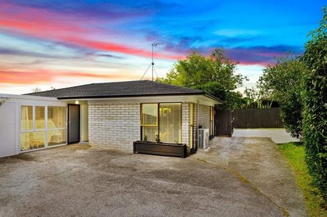 Photo of property in 2/53 Taioma Crescent, Te Atatu Peninsula, Auckland, 0610