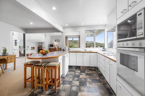 Photo of property in 32 Paremata Crescent, Paremata, Porirua, 5024