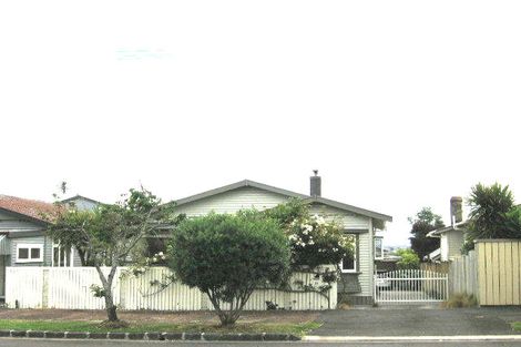 Photo of property in 16 Hawea Road, Point Chevalier, Auckland, 1022