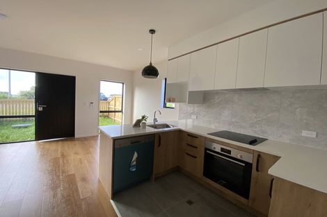 Photo of property in 2/9 Schnapper Rock Road, Greenhithe, Auckland, 0632