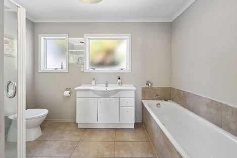 Photo of property in 7 Krissell Place, Acacia Bay, Taupo, 3330