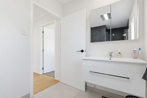Photo of property in 48 Stottholm Road, Titirangi, Auckland, 0604