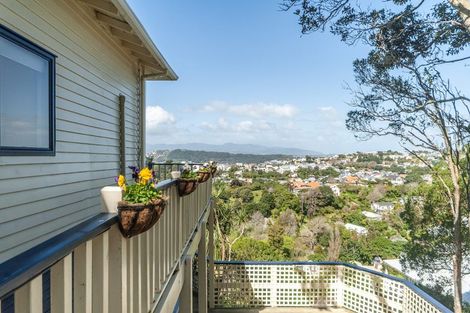 Photo of property in 49 Harbour View Road, Northland, Wellington, 6012