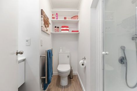 Photo of property in 2/14c Glenmore Street, Thorndon, Wellington, 6011