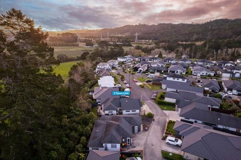 Photo of property in 2 Tarara Lane, Kumeu, 0810