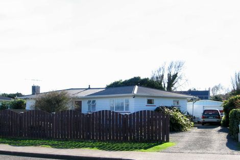 Photo of property in 38 Kiharoa Street, Otaki Beach, Otaki, 5512