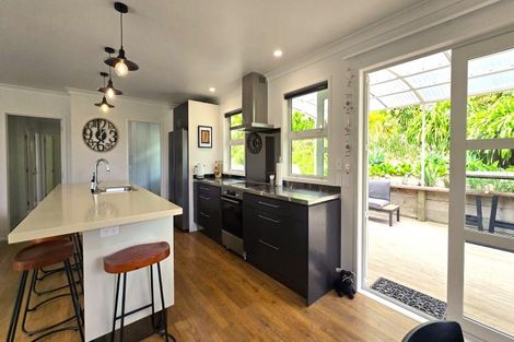 Photo of property in Cotswold Cottage B & B, 46 Maramarahi Road, Thames, 3578