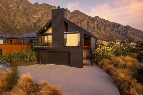 Photo of property in 8 Falconer Rise, Jacks Point, Queenstown, 9371