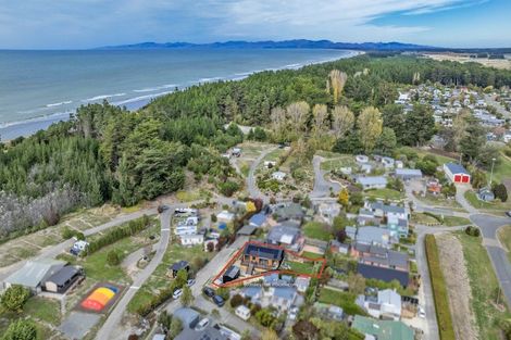 Photo of property in 5 Beach Crescent, Waikuku Beach, 7473