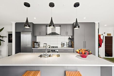 Photo of property in 33 Jane Maree Road, Kumeu, 0810