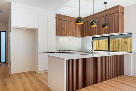 Photo of property in 28 Whakairo Crescent, Gulf Harbour, 0930