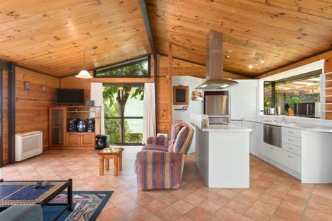 Photo of property in 13 Webster Place, Picton, 7220