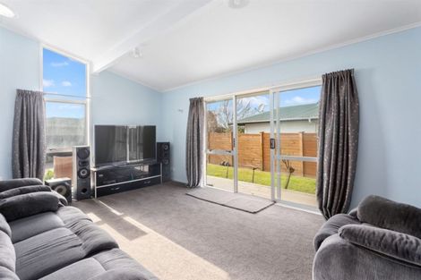 Photo of property in 14 Hinau Place, Edgecumbe, 3120