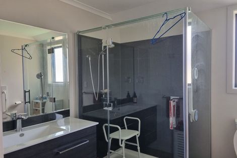 Photo of property in 5 Angus Place, Carterton, 5713