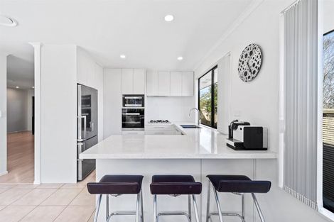 Photo of property in 11 Hugh Green Drive, Pinehill, Auckland, 0632