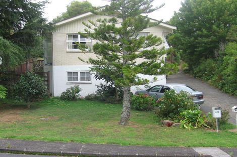 Photo of property in 1/28 Sovereign Place, Glenfield, Auckland, 0629