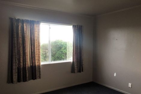 Photo of property in 7a Chetwode Grove, Newlands, Wellington, 6037