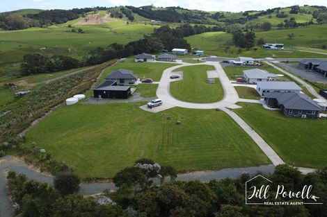 Photo of property in 17 Manaaki Circle, Paparoa, 0571