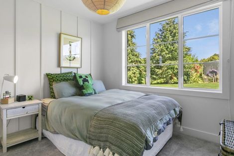 Photo of property in 5 Lens Way, Acacia Bay, Taupo, 3385