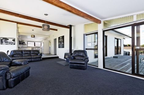 Photo of property in 15 Bodi Place, Te Atatu South, Auckland, 0610