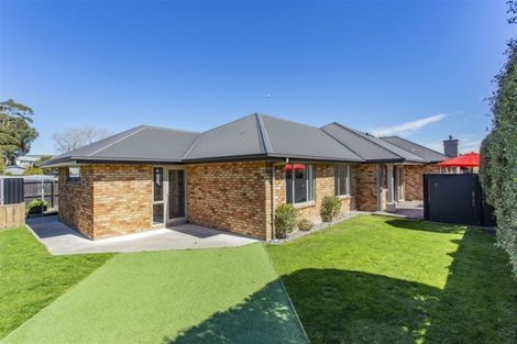 Photo of property in 10 Tawa Place, Parklands, Christchurch, 8083