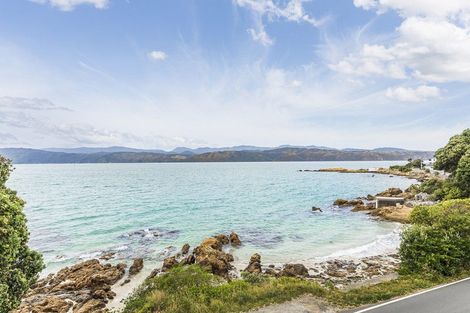 Photo of property in 385 Karaka Bay Road, Karaka Bays, Wellington, 6022