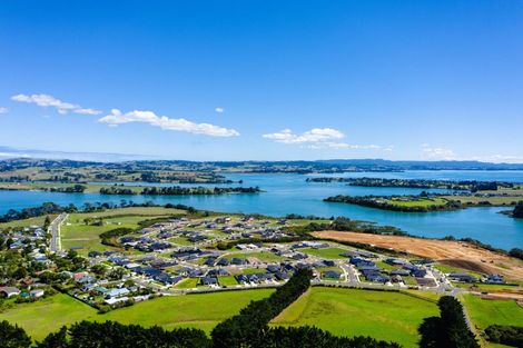 Photo of property in 9 Waikohi Avenue, Glenbrook, 2681