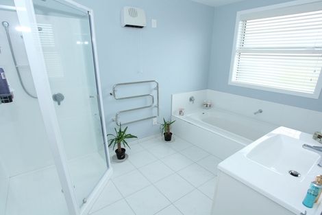 Photo of property in 19 Robertson Street, Raglan, 3225