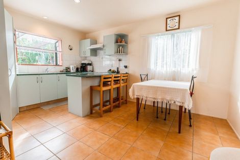 Photo of property in 11 Wellington Road, Surfdale, Waiheke Island, 1081