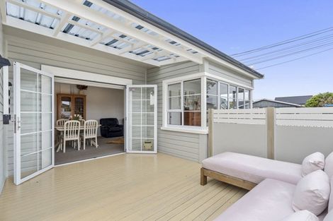 Photo of property in 1 Rainsford Street, Moturoa, New Plymouth, 4310