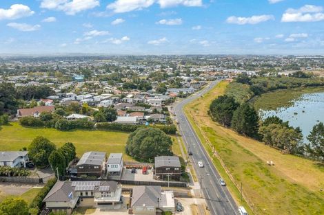 Photo of property in 2/141 Wallace Road, Mangere Bridge, Auckland, 2022
