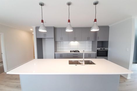 Photo of property in 16 Jane Maree Road, Kumeu, 0810